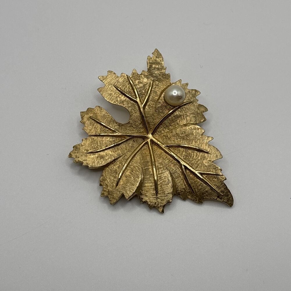 SIGNED CHAREL Vintage Brooch Pin Large Leaf Faux Pearl Gold Tone